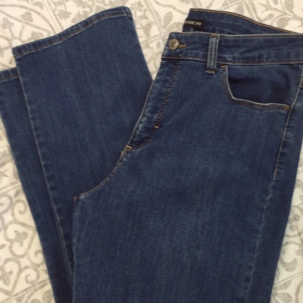 Lee Classic Fit women’s denim jeans. Size 16 Medium.